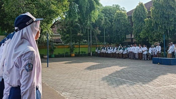 Tanpa Konvoi dan Corat-coret Baju: Perayaan Kelulusan SMP di Semarang