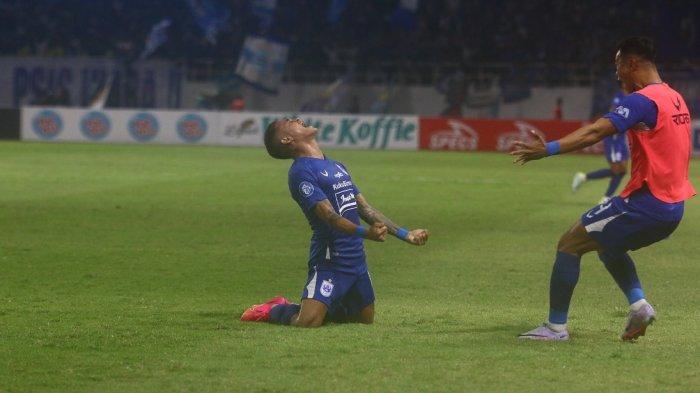Selebrasi Gali Freitas seusai cetak gol ke gawang Persib Bandung.