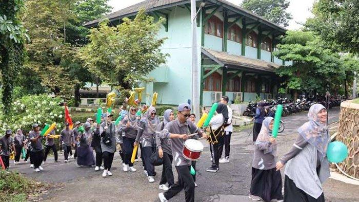 Semarak, Ribuan Orang Ikuti Jalan Sehat Acara Puncak Dies Natalis UIN Walisongo