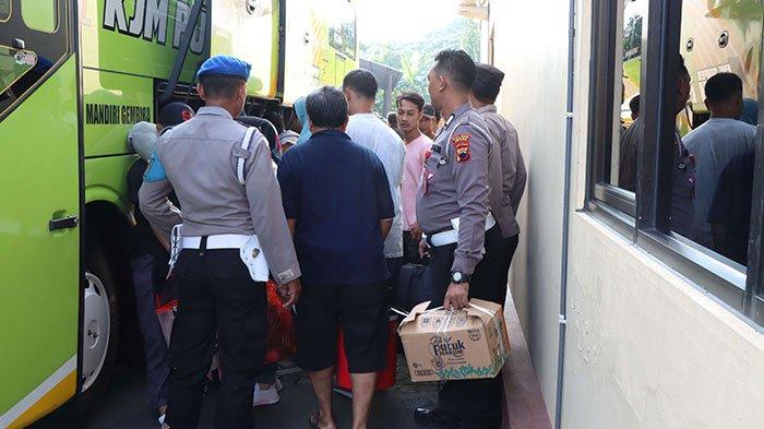 Senangnya Warga Saat Ikut Program Balik Mudik Gratis Polres Jepara, Bikin Hemat Ongkos