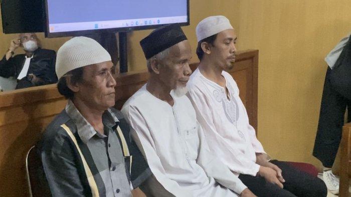 idang kasus pembunuhan berencana dengan agenda pembacaan tuntutan terhadap terdakwa Wowon Erawan, Solihin alias Duloh, dan Dede Solehudin kembali ditunda menjadi pekan depan, Senin (18/9/2023). Tuntutan bagi tiga terdakwa seharusnya dibacakan jaksa penuntut umum (JPU) di Pengadilan Negeri (PN) Bekasi pada hari ini, Selasa (12/9/2023). 