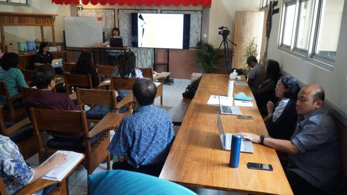 Suasana Pelatihan Pembelajaran Prodi Kedokteran FKIK UKSW Gelar, Kamis (09-11-2023) di ruang ABX 101