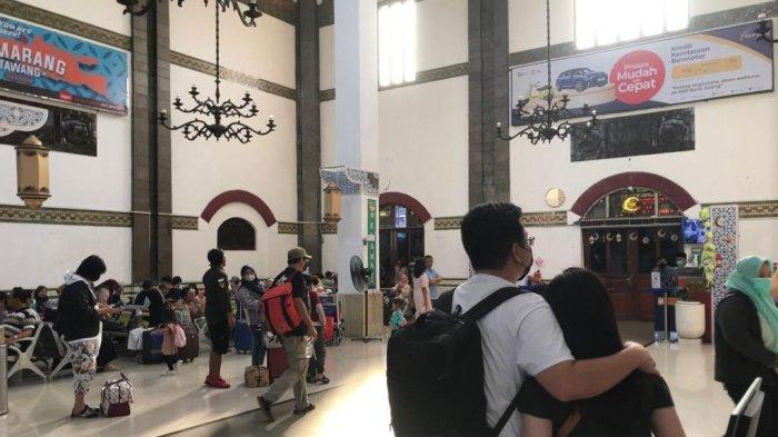 Suasana Stasiun Tawang Kota Semarang pada H+1 Lebaran, Minggu (23/4/2023).