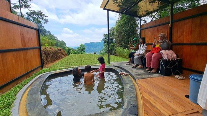 Suasana di private onsen ala Jepang di objek wisata Pancuran Pitu Baturraden, Sabtu (21/12/2024).