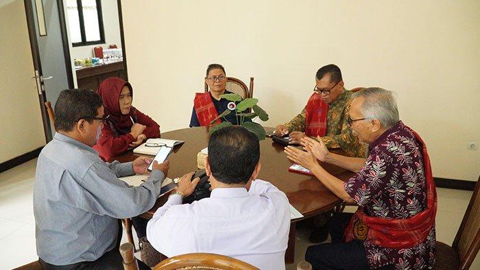 Suasana diskusi mendalam antara UKSW dengan Yayasan USI, beberapa waktu lalu.