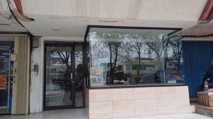 Suasana kafe ditemukannya wanita berinisial RN yang tewas di Jalan Boulevard, Kelapa Gading, Jakarta Utara.