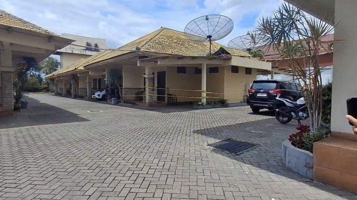 Suasana kamar di 301 salah satu hotel di Kabupaten Kediri, Jawa Timur yang diduga menjadi lokasi eksekusi mutilasi jasad dalam koper, Uswatun Khasanah, Minggu (26/1/2025). (Tribun Jatim/Isya Anshori)