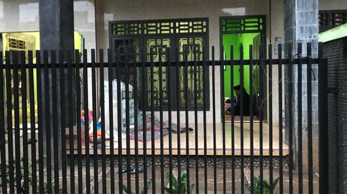 Suasana di rumah TR korban pembunuhan di Desa Sendang, Kecamatan Kalinyamatan, Kabupaten Jepara. 

