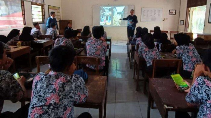 Suasana saat Dosen FTP USM Berikan Sosoalisai ke Siswa SMK Negeri 1 Kedung Jepara