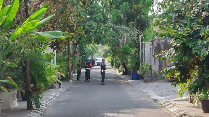 Suasana sekitar kediaman Presiden Joko Widodo (Jokowi) wilayah Sumber Kecamatan Banjarsari Kota Solo, Minggu (13/10/2024).