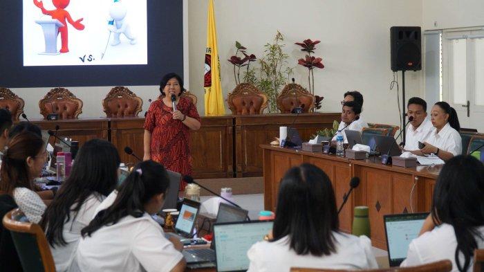 Suasana workshop Surat Menyurat dan Legal Drafting Kantor DITA UKSW, Kamis (19-10-2023) di Grha Kartini UKSW