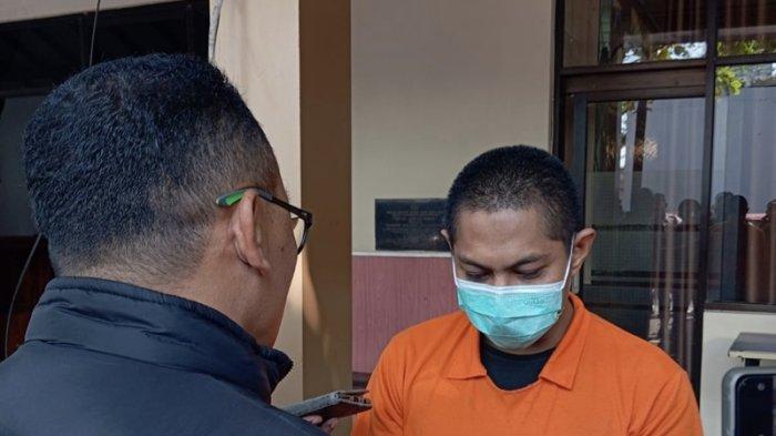 TERSANGKA PENIPUAN - Polisi meminta keterangan dari JDF (38), mantan pegawai Perumda Air Minum Tirta Bening atau PDAM Pati yang menjadi tersangka kasus penipuan dan penggelapan. Dia menjanjikan korbannya diterima sebagai pegawai di PDAM Pati dengan membayar uang Rp100 juta.