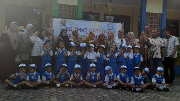 murid, pengajar dan orangtua siswa baru dalam MPLS tahun ajar 2024-2025 di Sekolah TK Negeri Ngaliyan, Senin 22 Juli 2024