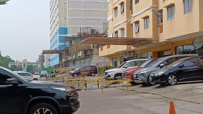 Kondisi TKP jatuhnya satu keluarga di Apartemen Teluk Intan, Penjaringan, Jakarta Utara.