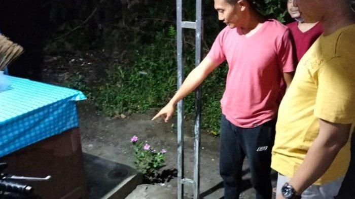Polisi saat melakukan olah TKP pembuangan bayi di Muncar, Banyuwangi, Selasa (9/1/2024).