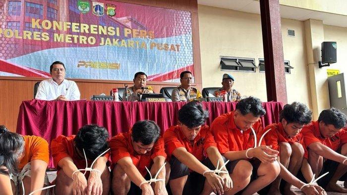Tahanan yang melarikan diri berhasil diamankan. Mereka dihadirkan dalam jumpa pers di Polres Metro Jakarta Pusat, Kamis (22/2/2024).