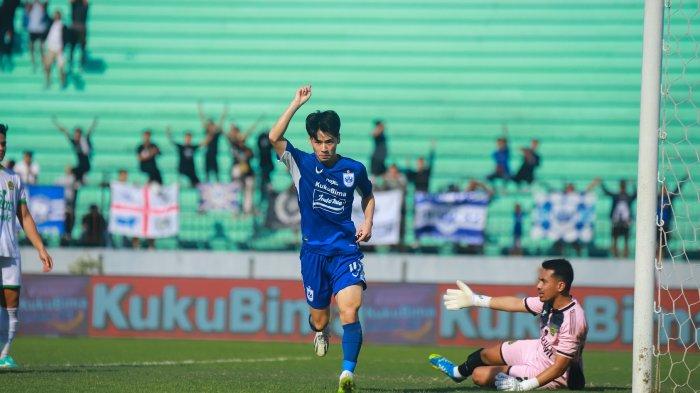 Selebrasi pemain PSIS Semarang Taisei Marukawa usai mencetak gol ke gawang Persikabo 1973 dalam laga pekan ke-33 BRI Liga 1 2023/2024 di Stadion Moch Soebroto Magelang, Jumat (26/4/2024)