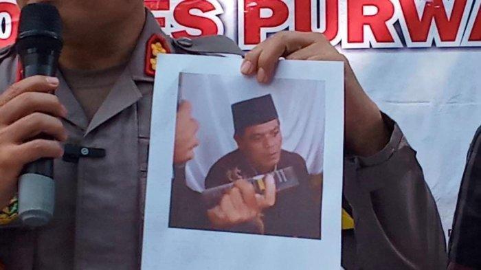 Tampang Opan Sopandi, guru ngaji di Pondok Pesantren Miftahul Huda di Kecamatan Pondoksalam, Kabupaten Purwakarta. Opan menjadi tersangka pencabulan dan persetubuhan pada para santri