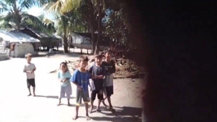 Anak-anak di pulau yang terlantar karena sekolah mendadak tutup dan libur