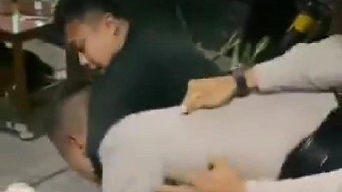 Taruna Akpol Semarang serang pengasuh karena laptopnya disita. Di dalam laptop terungkap taruna tersebut melakukan chatting dengan perempuan di tengah masa pendidikan.