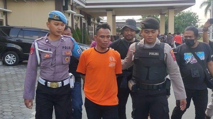 Tersangka Turah (baju tahanan) saat dihadirkan pada konferensi pers di Mapolres Klaten, Kamis (22/6/2023).