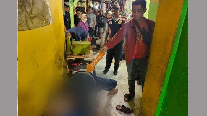 Luthfi Isnaini (50) ditemukan tidak bernyawa di depan toilet umum Makam Sunan Kalijaga, Kadilangu, Kabupaten Demak, Minggu (10/12/2023)