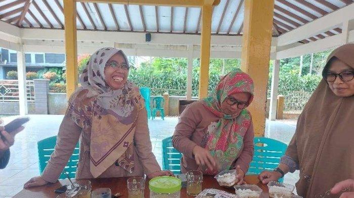 Tim PPK Ormawa UKT Lakukan Pendampingan Pengolahan Produk Makanan Berbahan Kopi dan Kapulaga