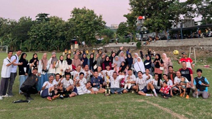 Tim sepakbola Tugu FC juara Liga GSM 2024 di Kota Semarang, Jawa Tengah, setelah mengalahkan Manyaran FC di lapangan Bojong Sampangan Semarang, Minggu, 14 Juni 2024.