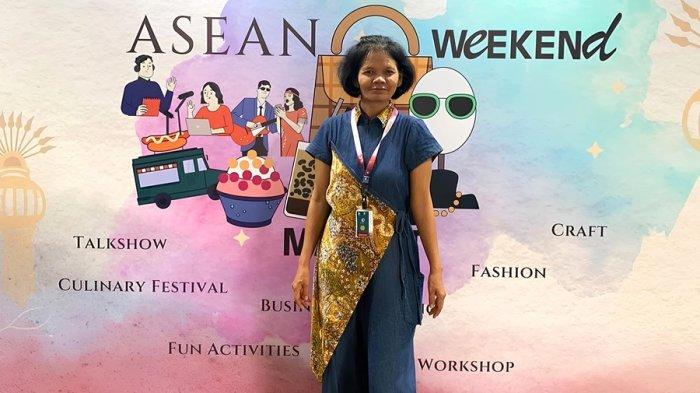 BATIK DJUWITA - Titin Juwita, owner produk UMKM batik tulis Lasem Rembang 'Djuwita' yang merupakan salah satu binaan Rumah BUMN (RB) Rembang.