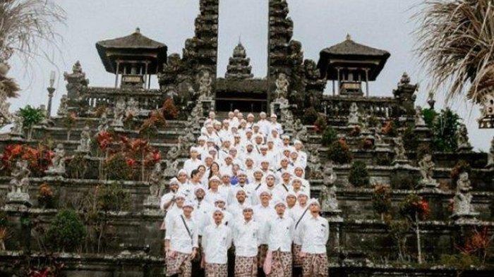 Anggota tim Bali United FC mengadakan Tirta Yatra (sembahyang bersama) mulai dari Stadion Kapten I Wayan Dipta, Pura Ulun Danu Batur dan Pura Penataran Agung Besakih hari Senin (15/7/2024) siang.