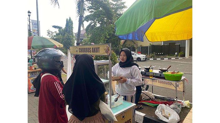 Tumbuhkan Jiwa Kewirausahaan, Mahasiswa UMP Sukses Berjualan di Pasar Ramadan Hingga Raih Omset Puluhan Juta