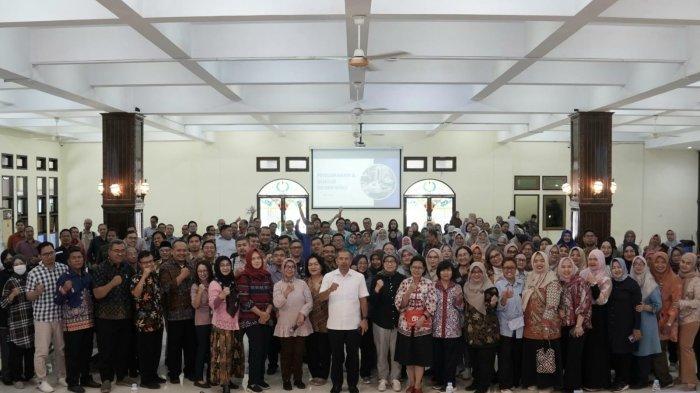 Universitas Semarang (USM) menggelar diskusi dan dialog antara pengelola dengan para dosen wali dalam upaya meningkatkan kualitas layanan akademik bagi mahasiswa, pada Rabu (16/10/2024) di Auditorium Ir. Widjatmoko USM.