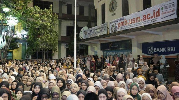 Universitas Semarang (USM) menggelar acara USM Bersholawat sebagai bentuk sambutan bagi mahasiswa baru tahun akademik 2024/2025.