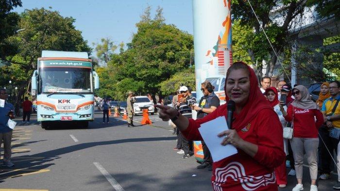 Wali Kota Semarang, Hevearita Gunaryanti Rahayu melepas Roadshow Bus KPK tersebut berlangsung di Area Car Free Day (CFD) Taman Indonesia Kaya (TIK) Semarang, Minggu (14/7/2024). 