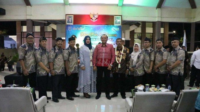 Wali Kota Tegal, H. Dedy Yon Supriyono dalam sambutannya pada acara Tatap Muka dan Pelepasan Wali Kota Tegal di Pendopo Kecamatan Tegal Selatan, Rabu (20/12/2023) malam.