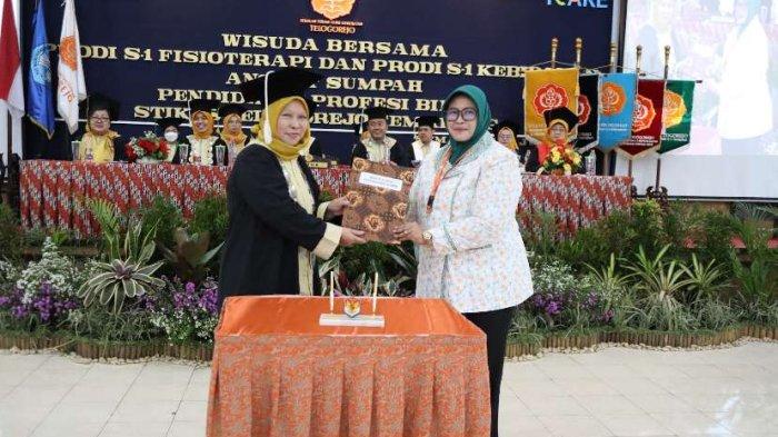 Wisuda Stikes Telogorejo Semarang