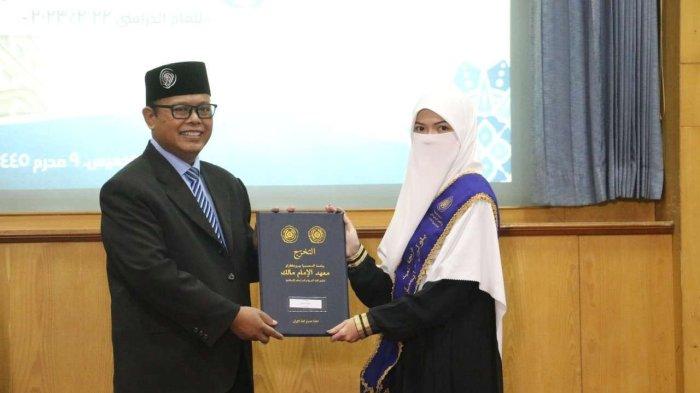 Wisuda angkatan IV 28 wisudawan dan wisudawati Ma`had Al Imam Malik Universitas Muhammadiyah Purwokerto (UMP) di Ruang A.K. Anshari Gedung Rektorat Universitas Muhammadiyah Purwokerto, Kamis (27/07/2023).