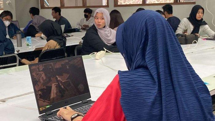 Workshop “Sinau Bareng” Geometri Arsitektur Klasik, Bonifacio Bayu S., S.T., M.Sc., selaku Kepala Laboratorium Teori dan Sejarah Arsitektur (TSA) Fakultas Desain dan Arsitektur (FAD) SCU menggunakan Assassin’s Creed untuk meningkatkan minat serta kepekaan mahasiswa mempelajari prinsip desain arsitektur klasik.