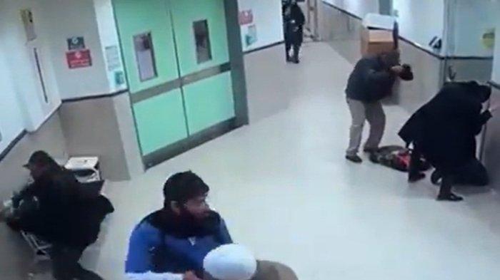 Tangkapan layar video CCTV yang ditayangkan Al Jazeera ini memperlihatkan aksi pasukan Israel menyamar jadi warga sipil dan menyusup ke dalam sebuah rumah sakit di Tepi Barat. Mereka menembak mati tiga orang Palestina pada Selasa (30/1/2024) pagi. (Al Jazeera)