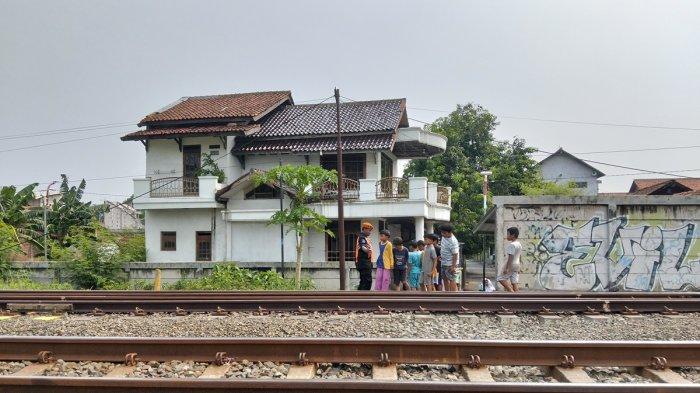 Lokasi anak berkebutuhan khusus tertabrak kereta api di Kelurahan Mangkang Wetan, Kecamatan Tugu, Kota Semarang, Rabu (13/11/2024).