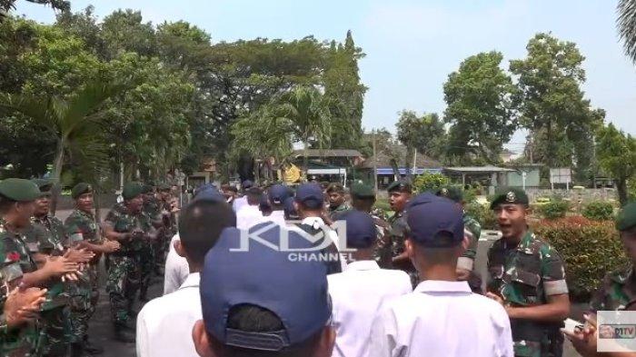 ANAK NAKAL : Tangkapan layar dari Youtube KANG DEDI MULYADI CHANNEL  pada Jumat 2 Mei 2025. - Dedi Mulyadi Perlihatkan Siswa Nakal Sudah Dikirim ke Barak Militer TNI