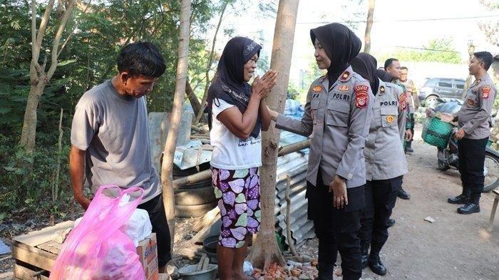 Ngatinah, pemulung dihajar warga karena curi kue akhirnya dibantul Polisi.