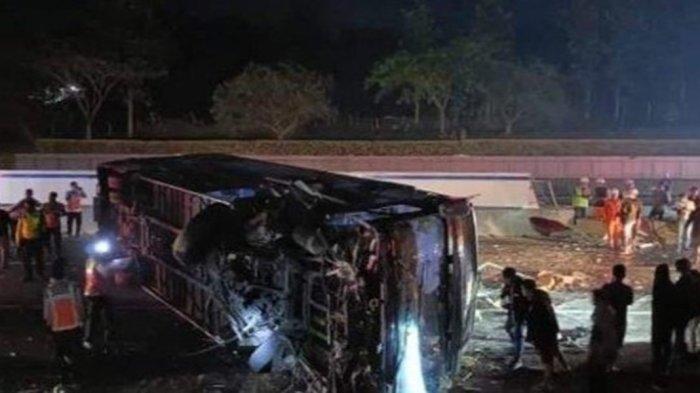 Sebuah bus rombongan wisata mengalami kecelakaan maut di Ruas Jalan Tol Cikopo-Palimanan (Cipali) KM 89 B, tepatnya di wilayah Kecamatan Cipendeuy, Kabupaten Subang, Jawa Barat, pada Sabtu (17/8/2024) malam sekitar pukul 23.30.