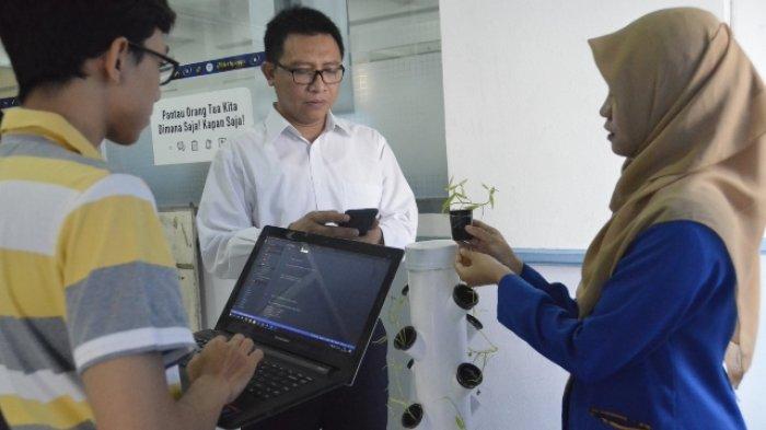 Tim Teknik Informatika Udinus Ciptakan Alat Pemantau Kesuburan Tanaman