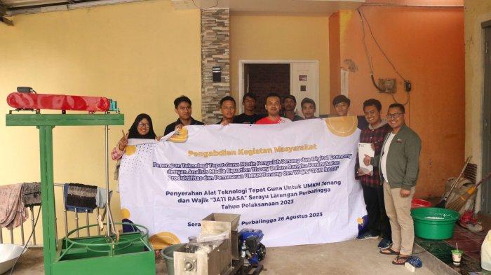 Dukung UMKM, Dosen IT Telkom Purwokerto Berikan Alat Produksi dan Website Pemasaran
