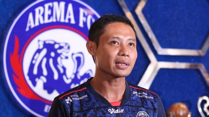 Evan Dimas saat diperkenalkan sebagai pemain baru Arema FC musim 2022 di Kandang Singa, Kantor Arema FC, Kamis (7/4/2022) sore.
