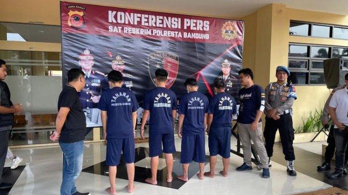 Gelar perkara kasus pengeroyokan terhadap anggota polisi yang terjadi di Jalan Raya Banjaran-Soreang, Kabupaten Bandung, Jawa Barat.