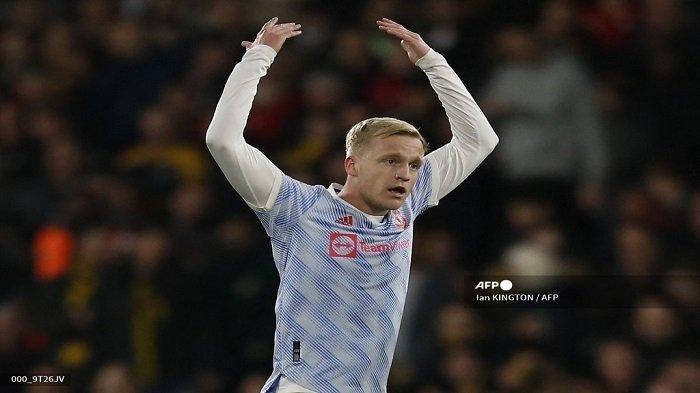 Gelandang Manchester United Belanda Donny van de Beek mencetak gol pembuka timnya selama pertandingan sepak bola Liga Inggris antara Watford dan Manchester United di Stadion Vicarage Road di Watford, Inggris tenggara, pada 20 November 2021/Prediksi line-up Villarreal vs Manchester United di Liga Champions, laga perdana Michael Carrick dan van de Beek, Rabu (23/11/2021)