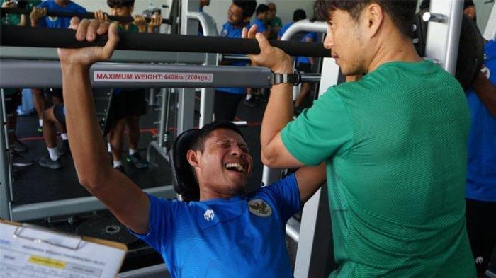 Evan Dimas saat masih berstatus pemain aktif di Timnas Indonesia .