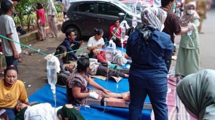 Korban Gempa Cianjur Terpaksa Tidur Dengan Jenazah Di Tenda Pengungsian 